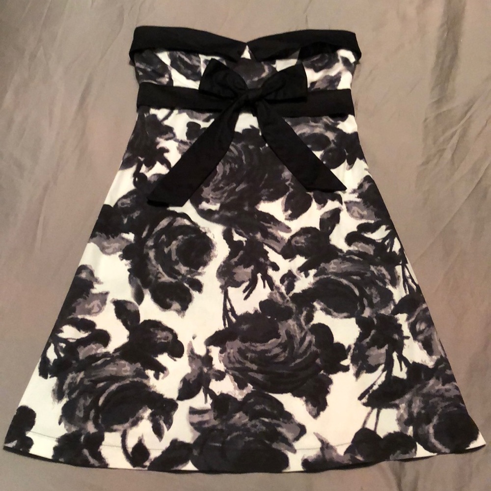 Black & White Floral Print Strapless Dress